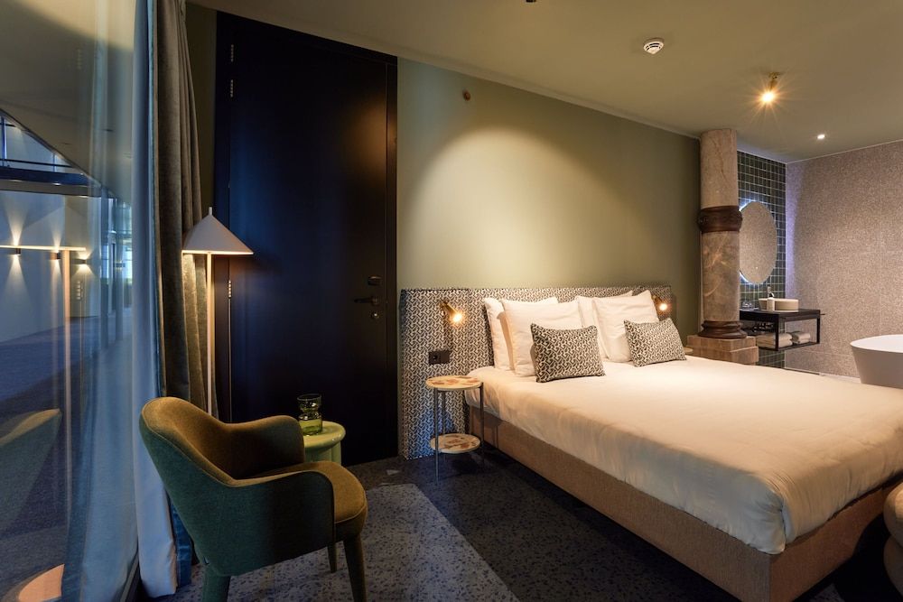 Heavens Hotel Royal Double Room 4