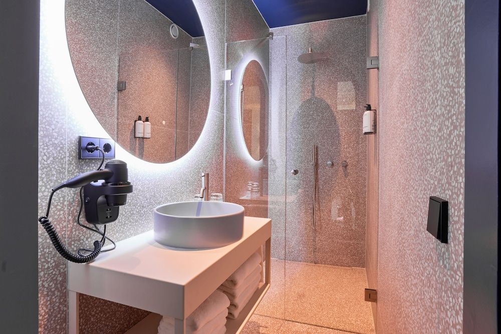 Heavens Hotel Family Quadruple Room 5