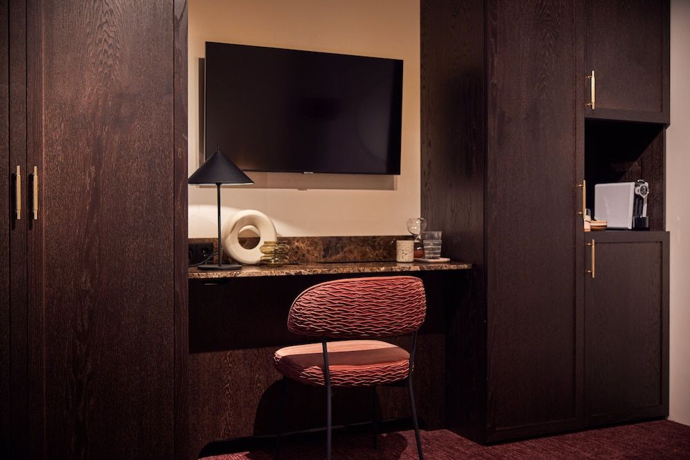 Heavens Hotel Royal Double Room 17