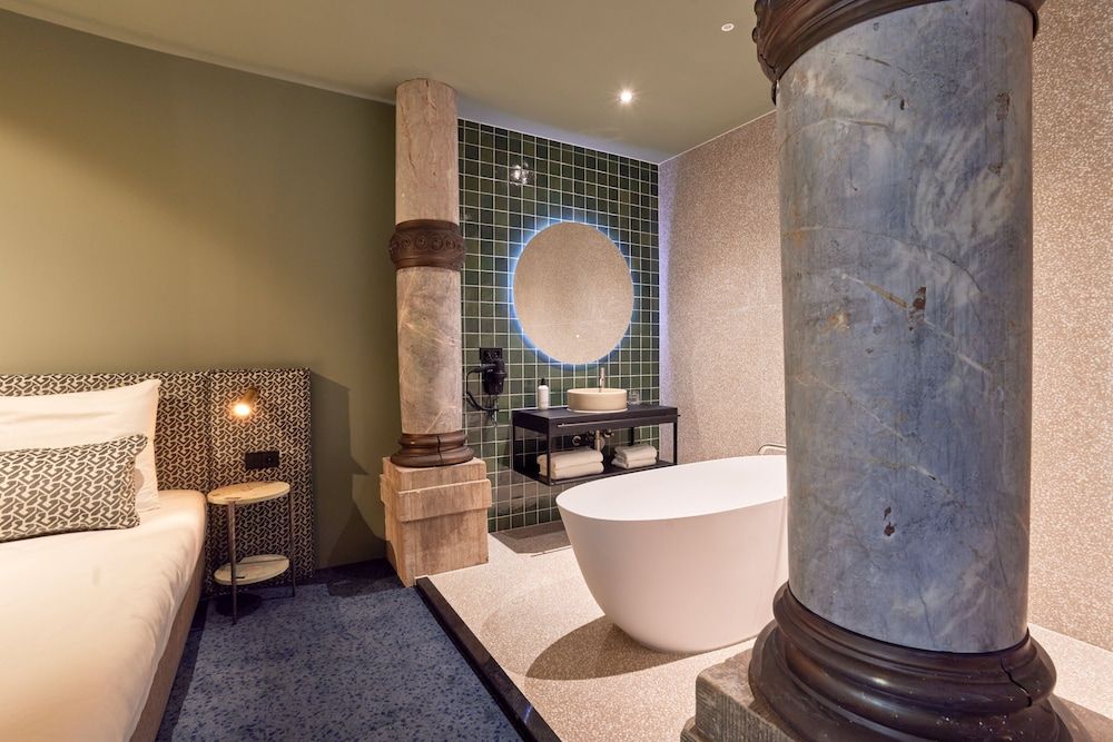 Heavens Hotel Royal Double Room 12