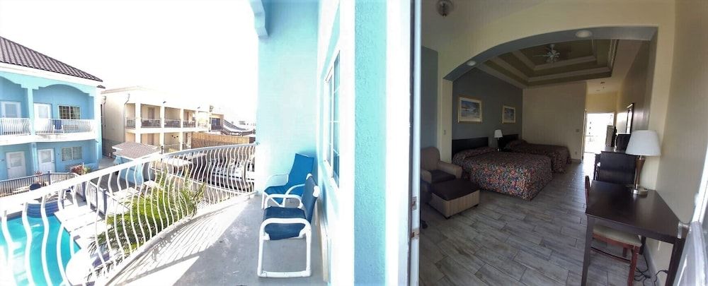 Casa Bella Hotel and Suites Room, 2 Queen Beds, Balcony, Pool View