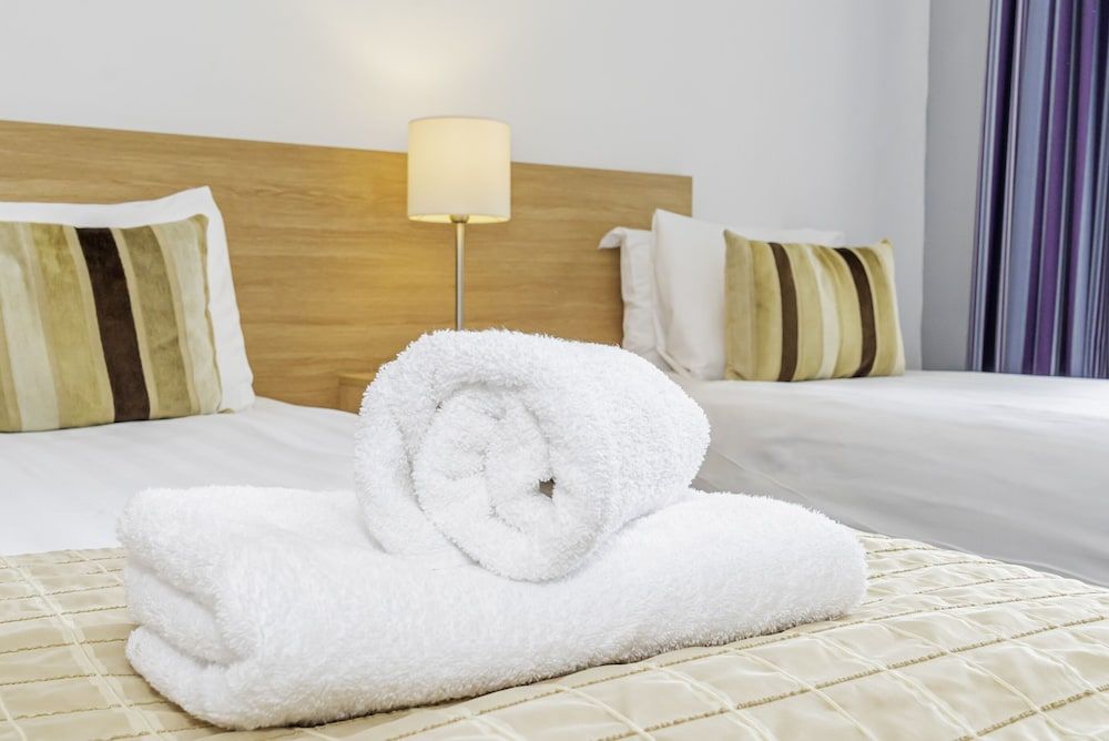 The Majestic Hotel Standard Twin Room, Ensuite 2