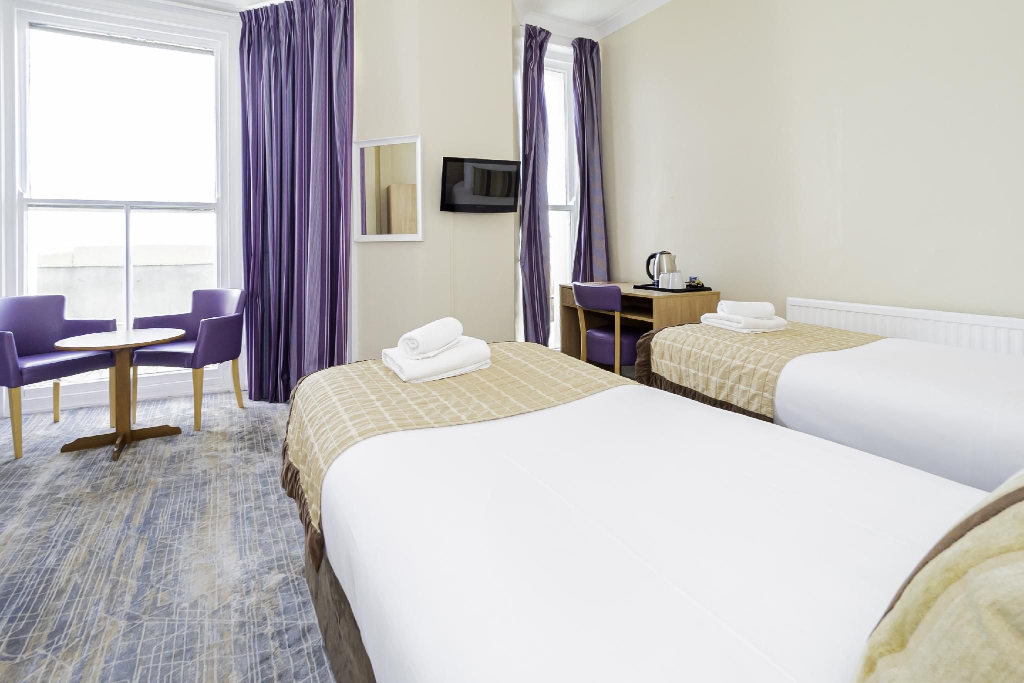 Classic-Twin room-Ensuite-Sea view
