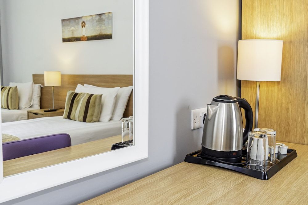 The Majestic Hotel Standard Twin Room, Ensuite 23