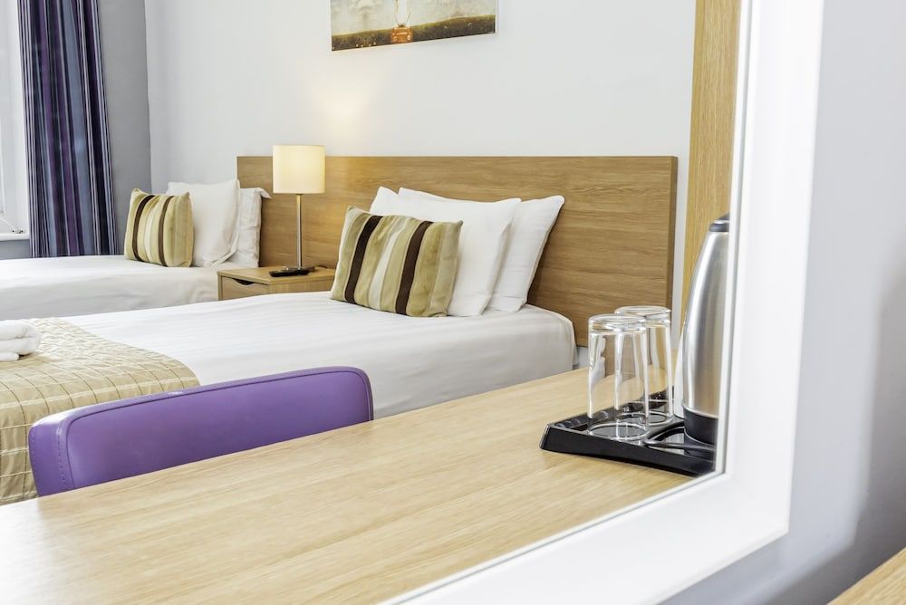 The Majestic Hotel Standard Twin Room, Ensuite 5
