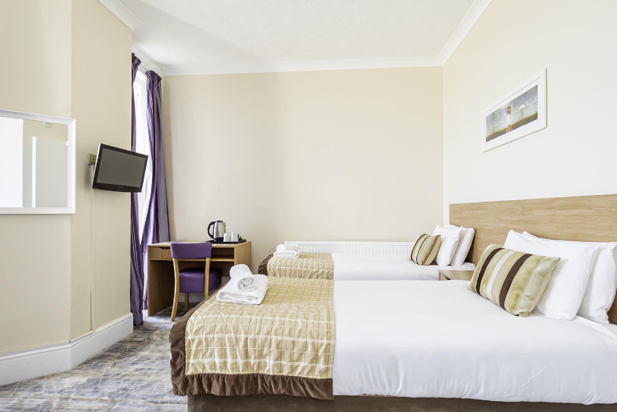 Classic-Twin room-Ensuite-Sea view