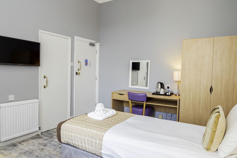The Majestic Hotel Standard Twin Room, Ensuite 25