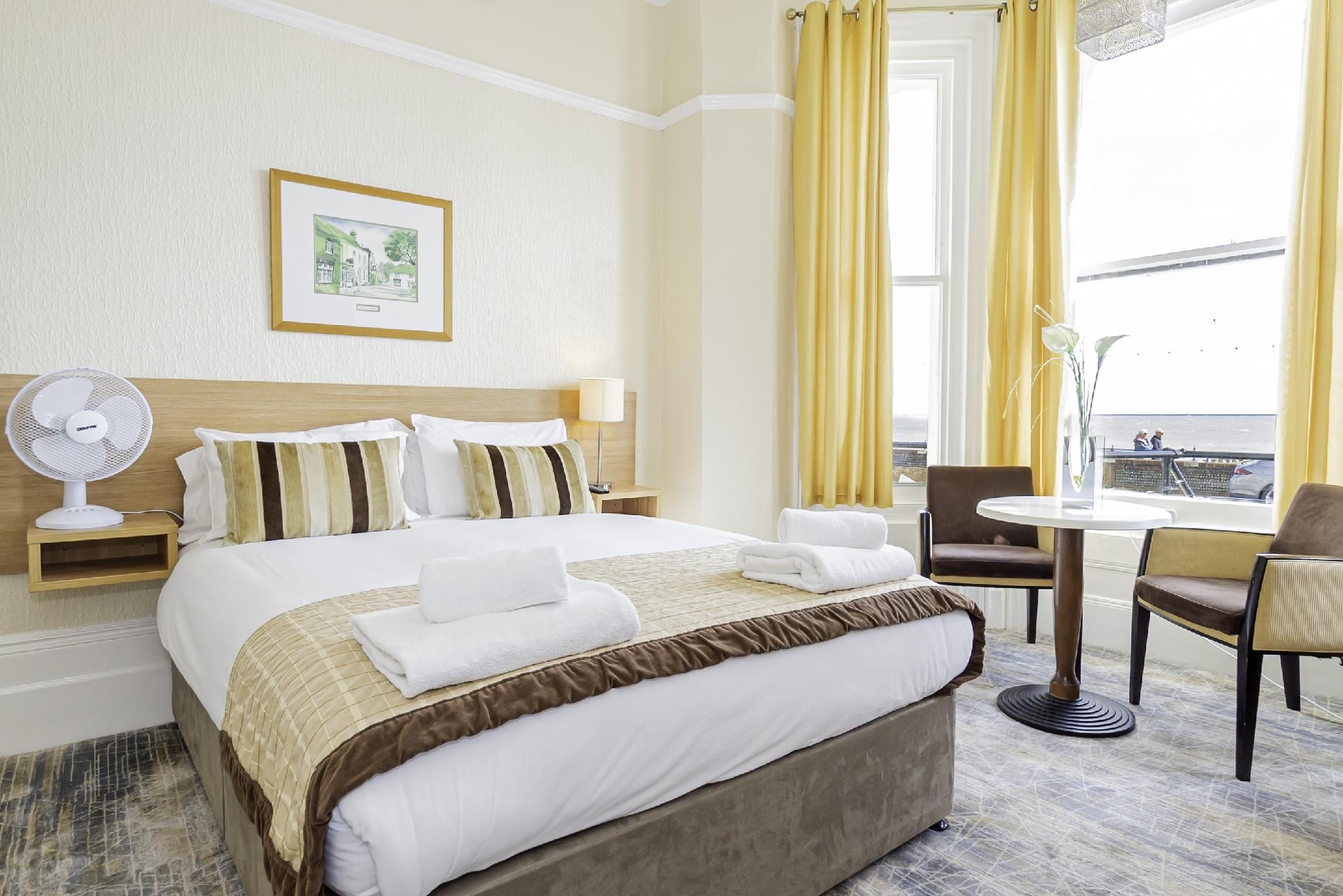 Classic-Double room-Ensuite-Sea view