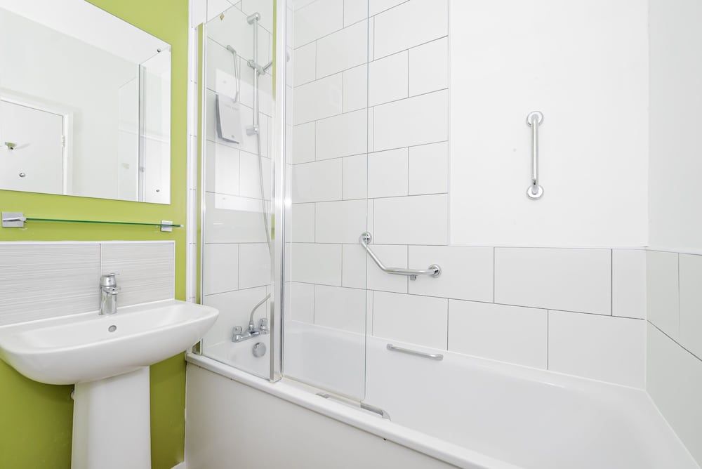The Majestic Hotel Standard Suite, Ensuite 13