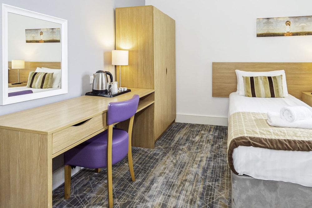 The Majestic Hotel Standard Twin Room, Ensuite 10