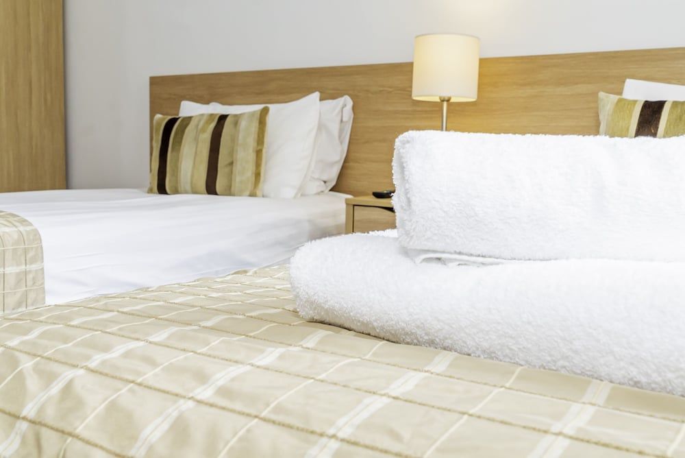 The Majestic Hotel Standard Twin Room, Ensuite 3