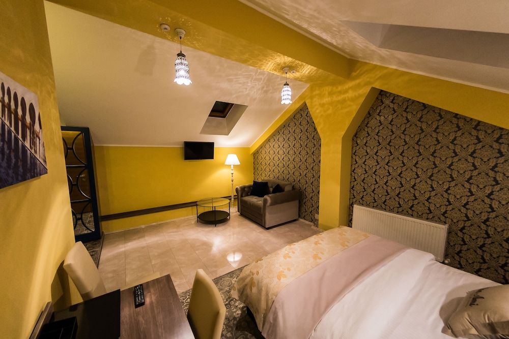 Mon Ami Villa Superior Double Room, Bathtub 3