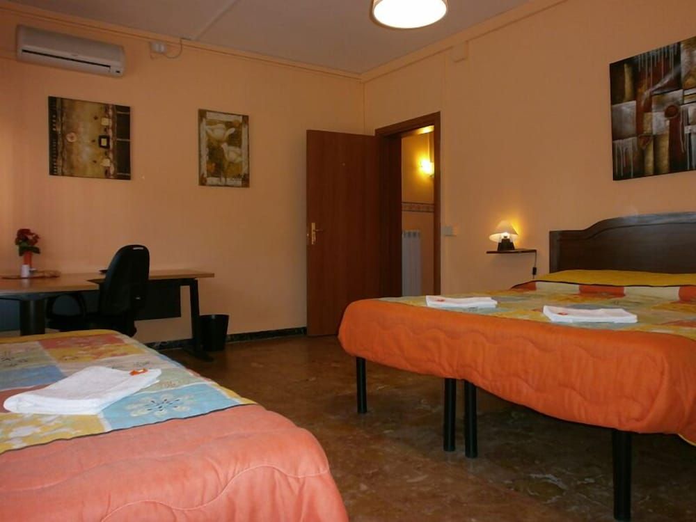 undefined Airport Pisa Rooms 2