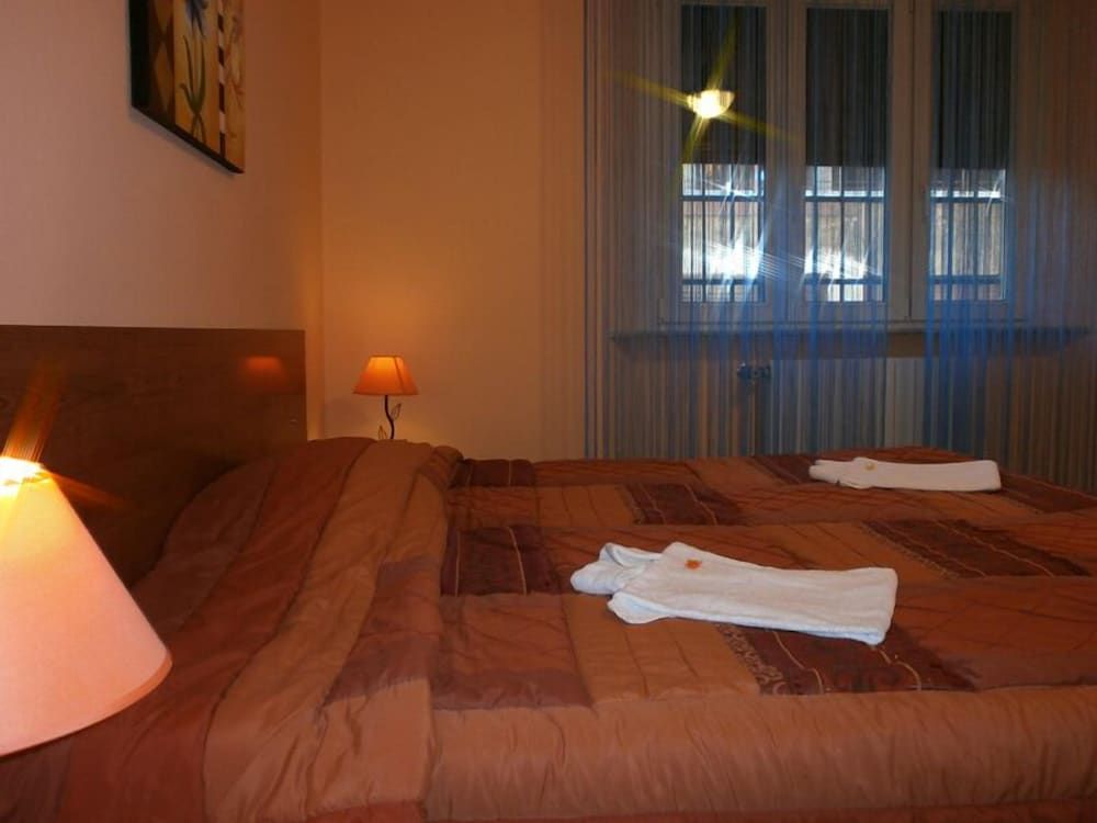 undefined Airport Pisa Rooms 9