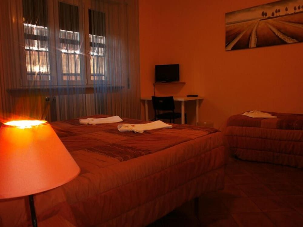 undefined Airport Pisa Rooms 5
