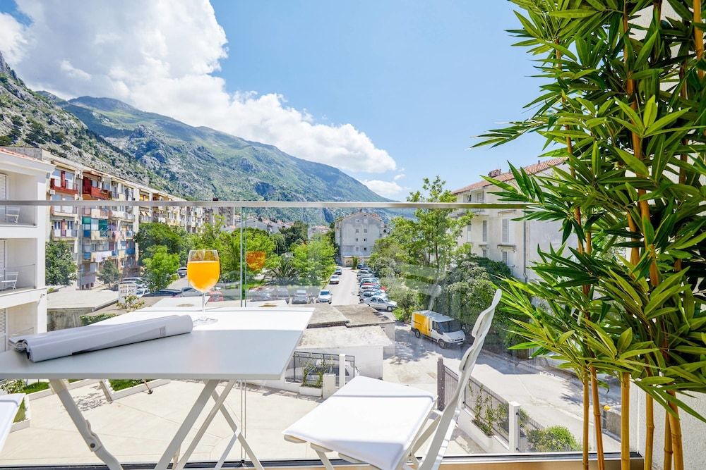 Maison W Deluxe Apartment, Garden View 8