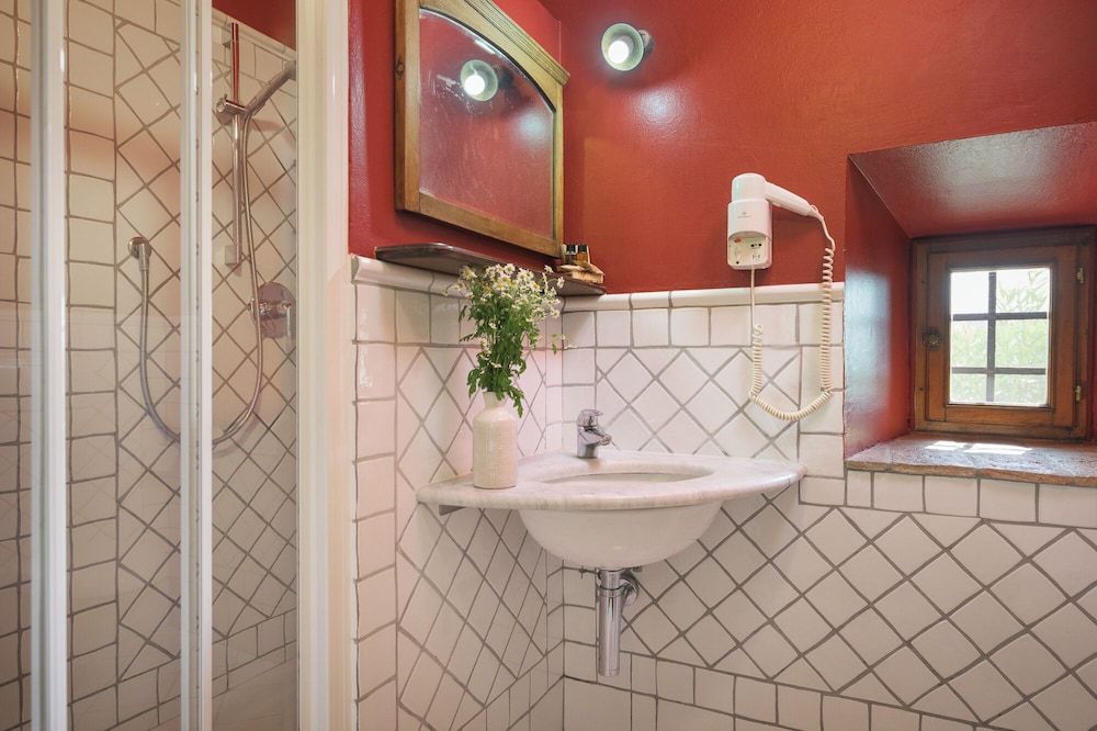 Relais Poggio Borgoni Classic Double Room 4