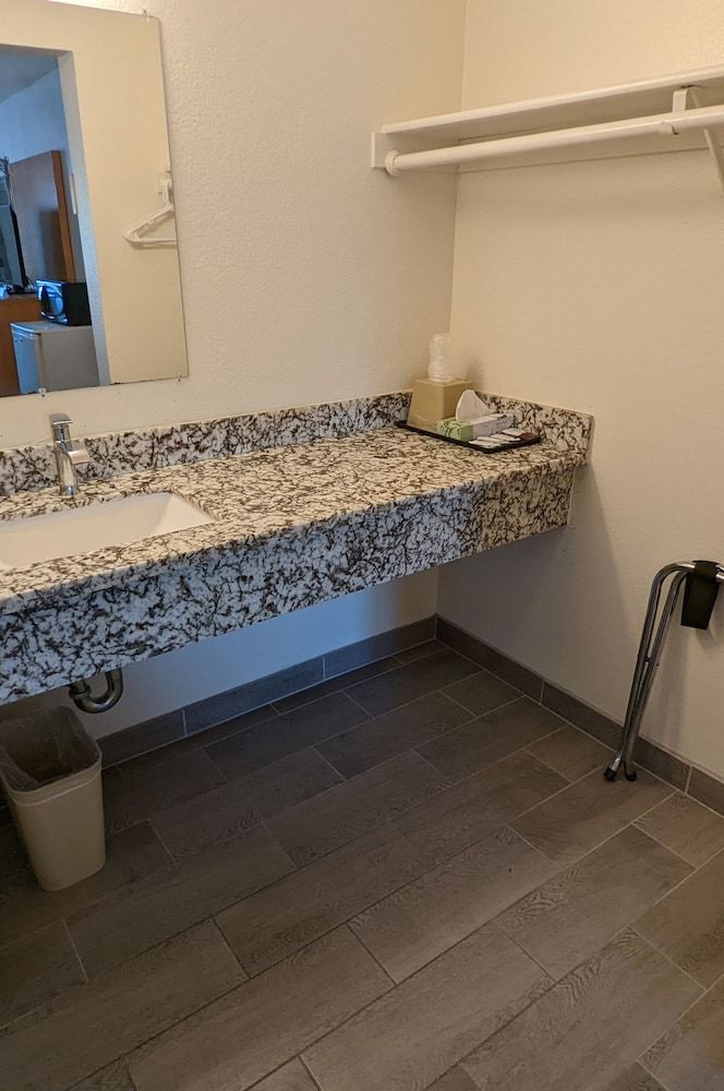 Royal Inn Suite with 1 King bed - Non Smoking 27