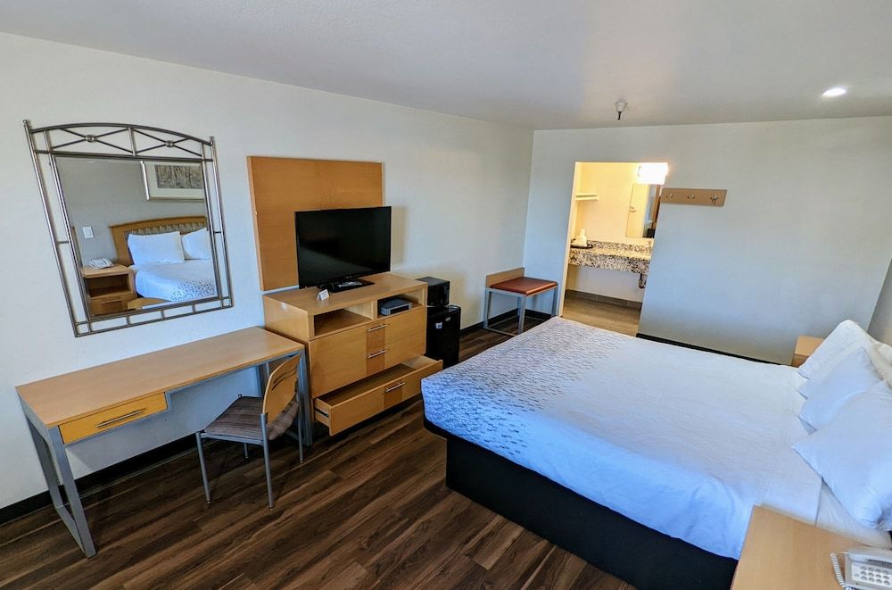 Royal Inn Suite with 1 King bed - Non Smoking 19