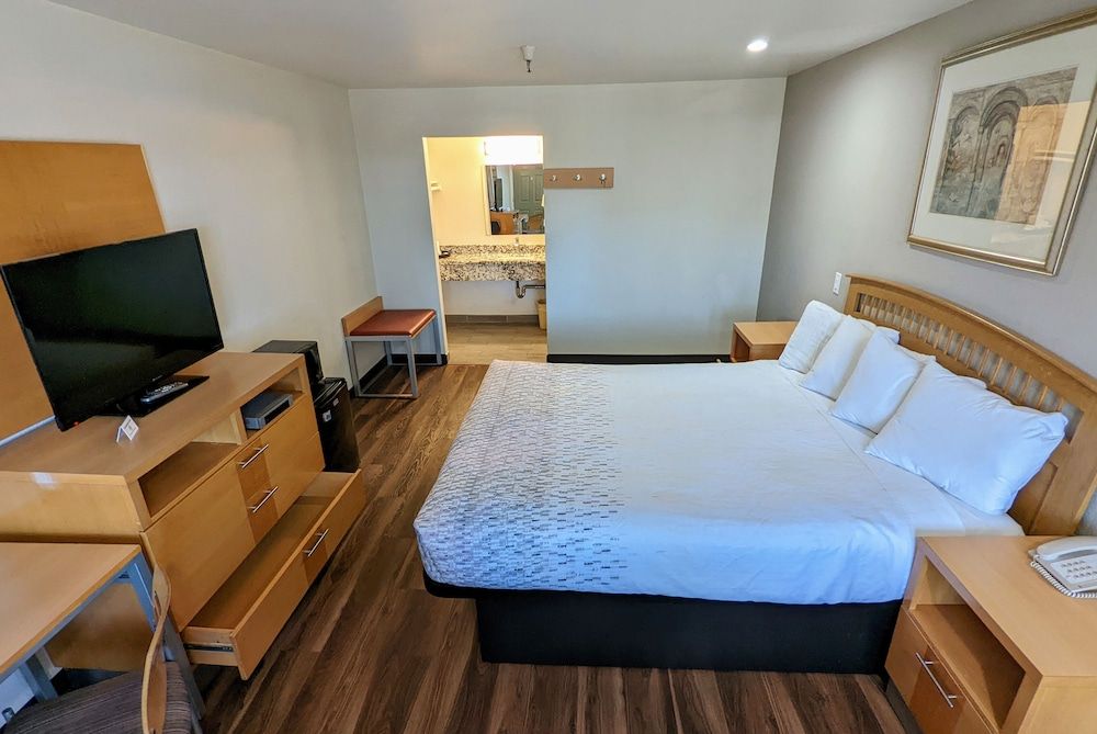 Royal Inn Suite with 1 King bed - Non Smoking 15