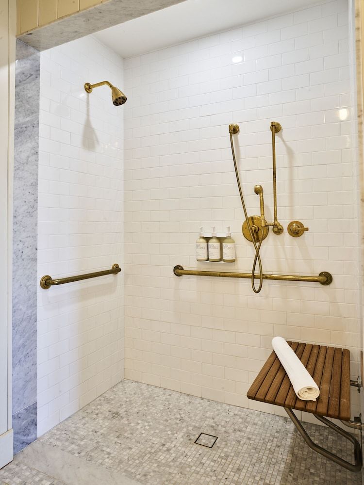 The Lake House on Canandaigua Suite, Multiple Beds (Town) - ADA 5