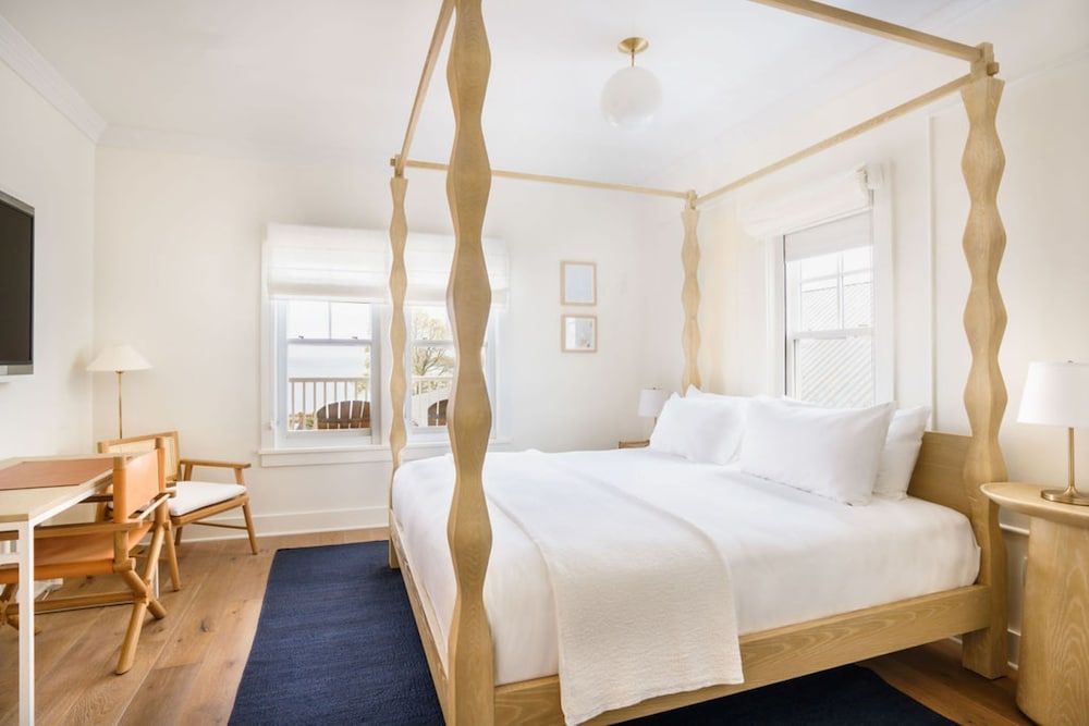 The Lake House on Canandaigua Room, 1 King Bed 2