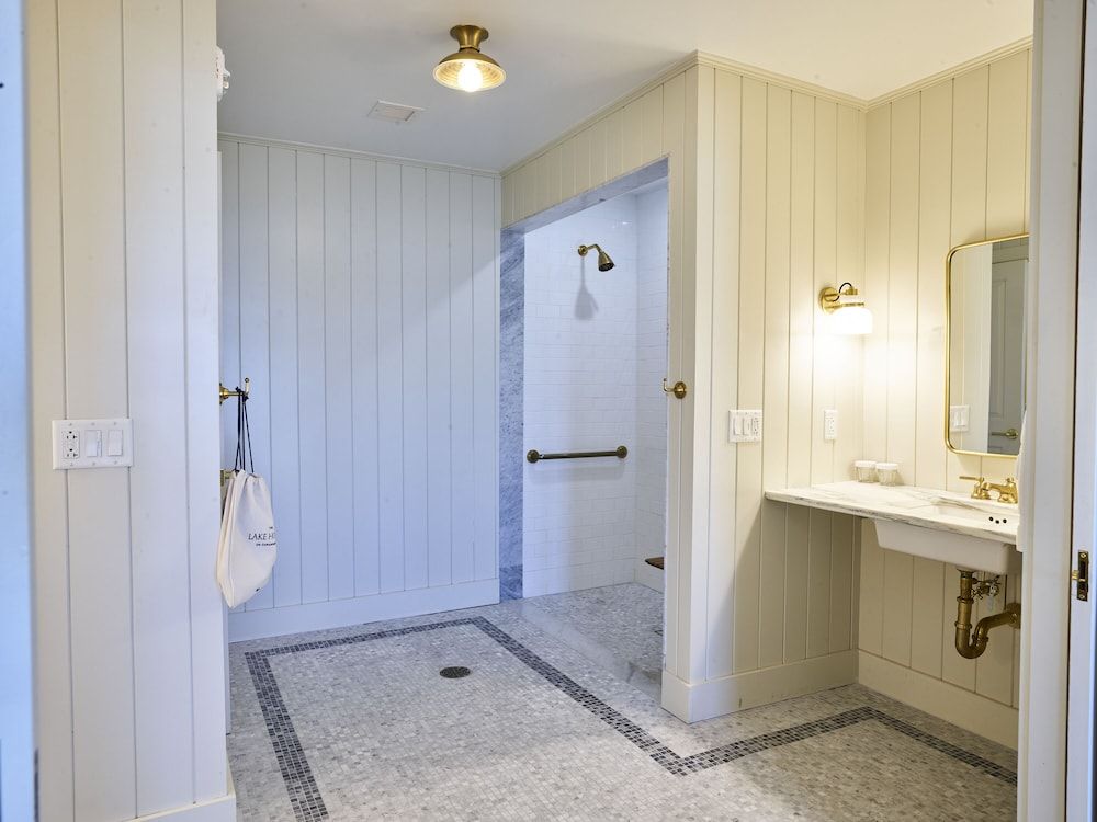 The Lake House on Canandaigua Suite, Multiple Beds (Town) - ADA 4