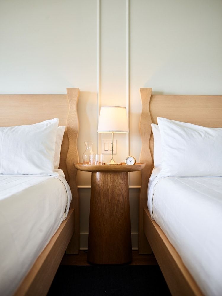 The Lake House on Canandaigua Room, 2 Queen Beds 4