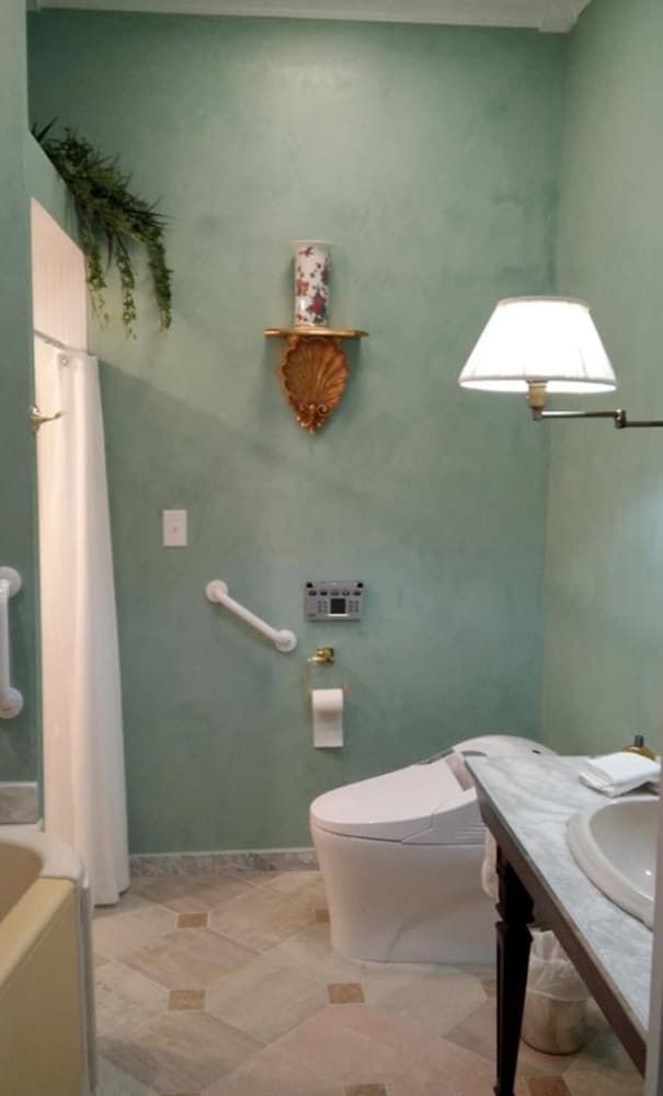 Inntiquity A Country Inn Baroque Room 2