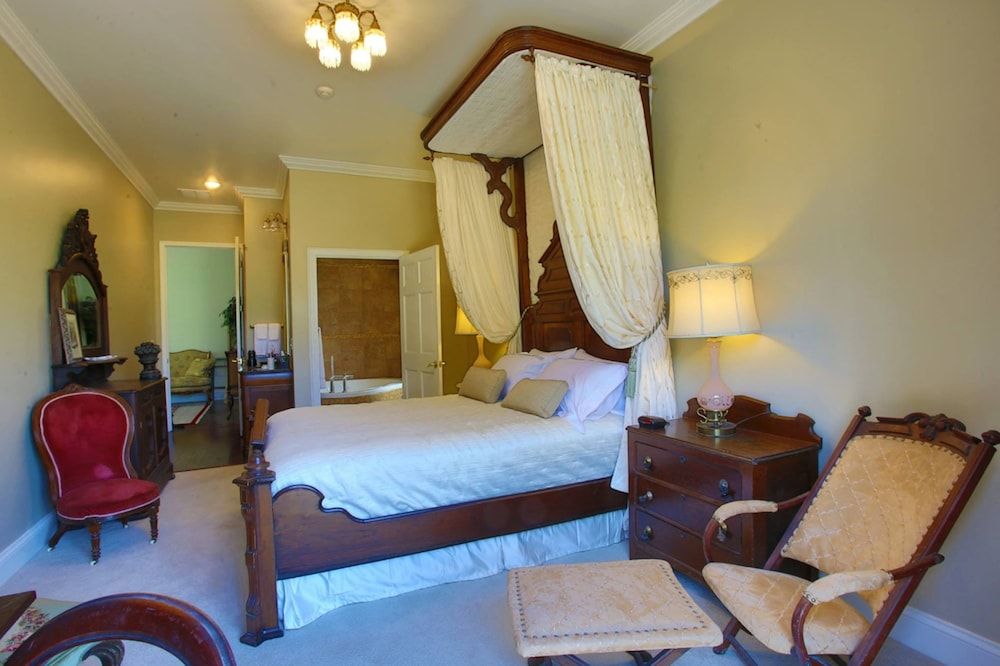 Inntiquity A Country Inn Louisiana Room 2