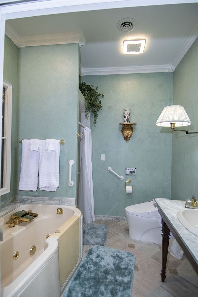 Inntiquity A Country Inn Baroque Room 3