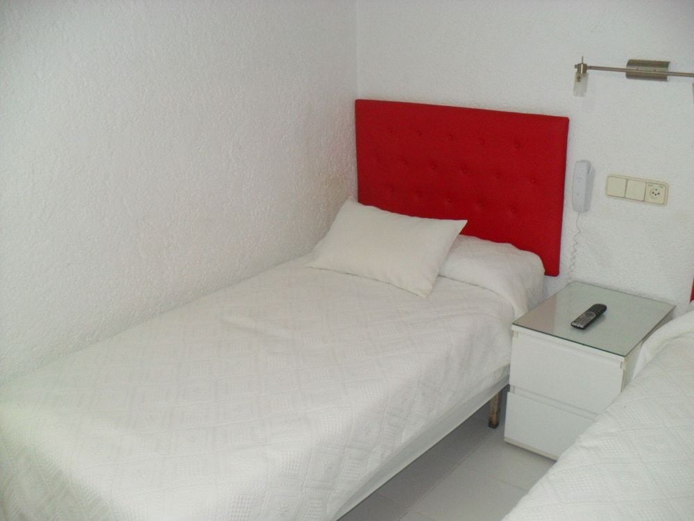 Hotel Lo Monte Twin Room 2