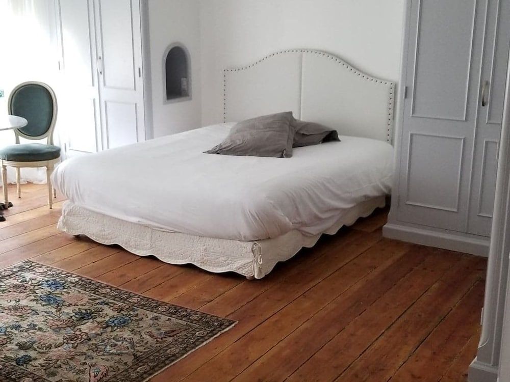 La Maison Blanche Deluxe Double or Twin Room 6