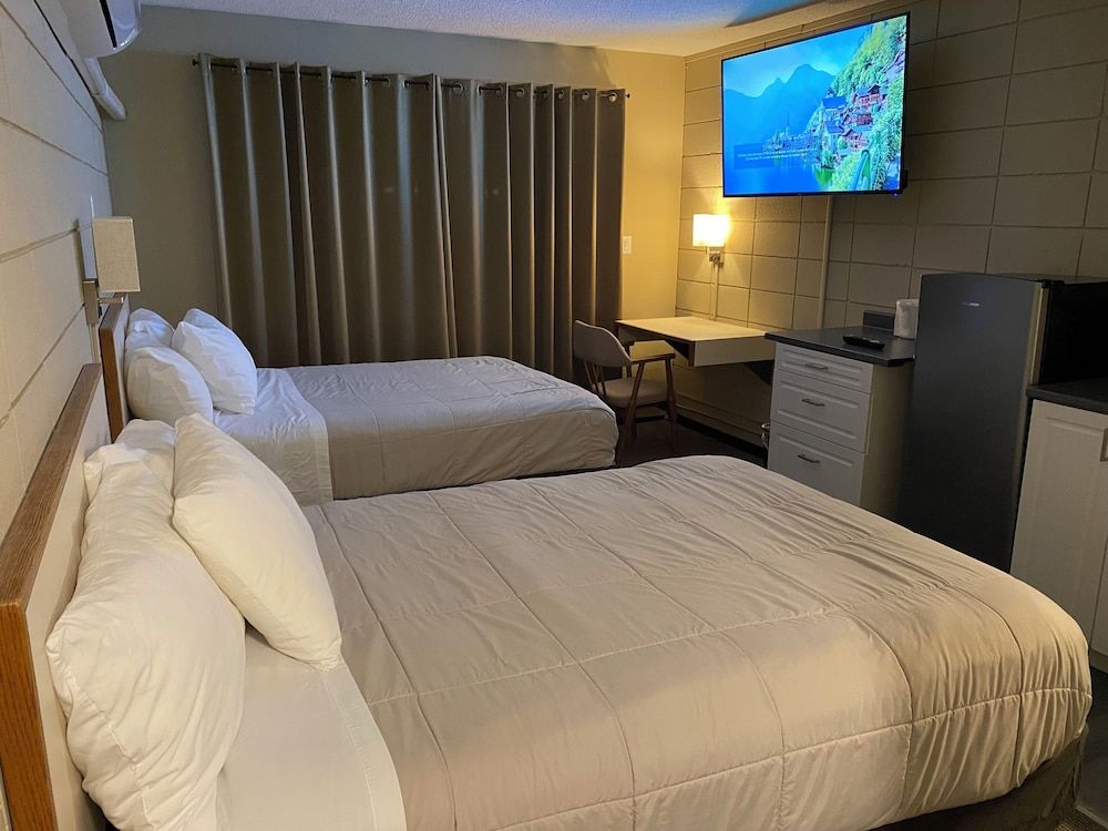 Airport Inn Deluxe Room, 2 Double Beds 4