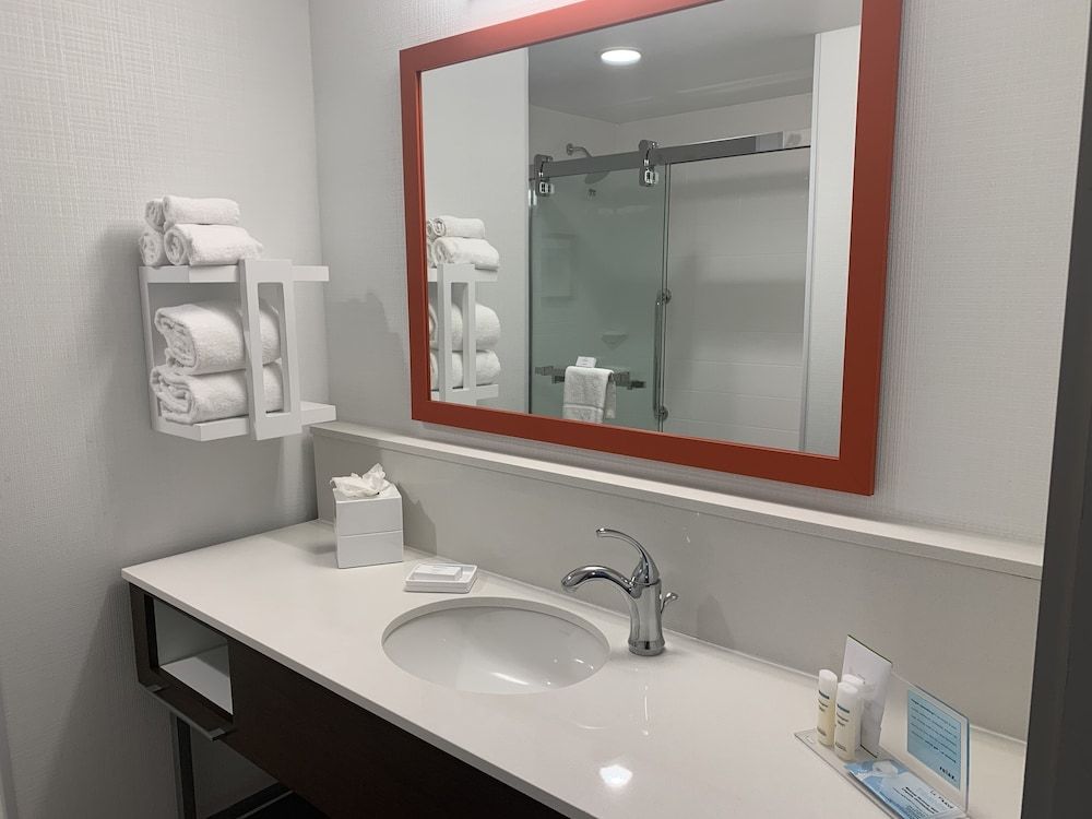 Room, 1 King Bed, Refrigerator & Microwave