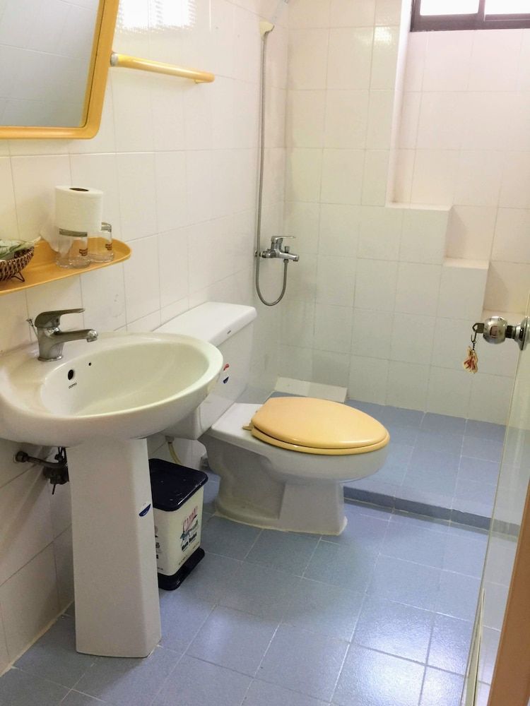 Na Nue Hotel Deluxe Triple Room, City View 5