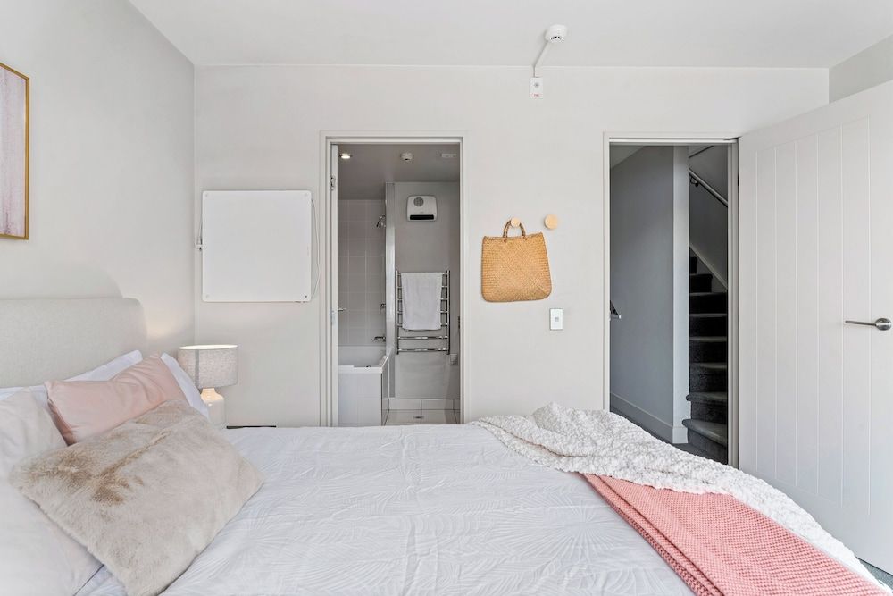 undefined Lakefront Getaway 7