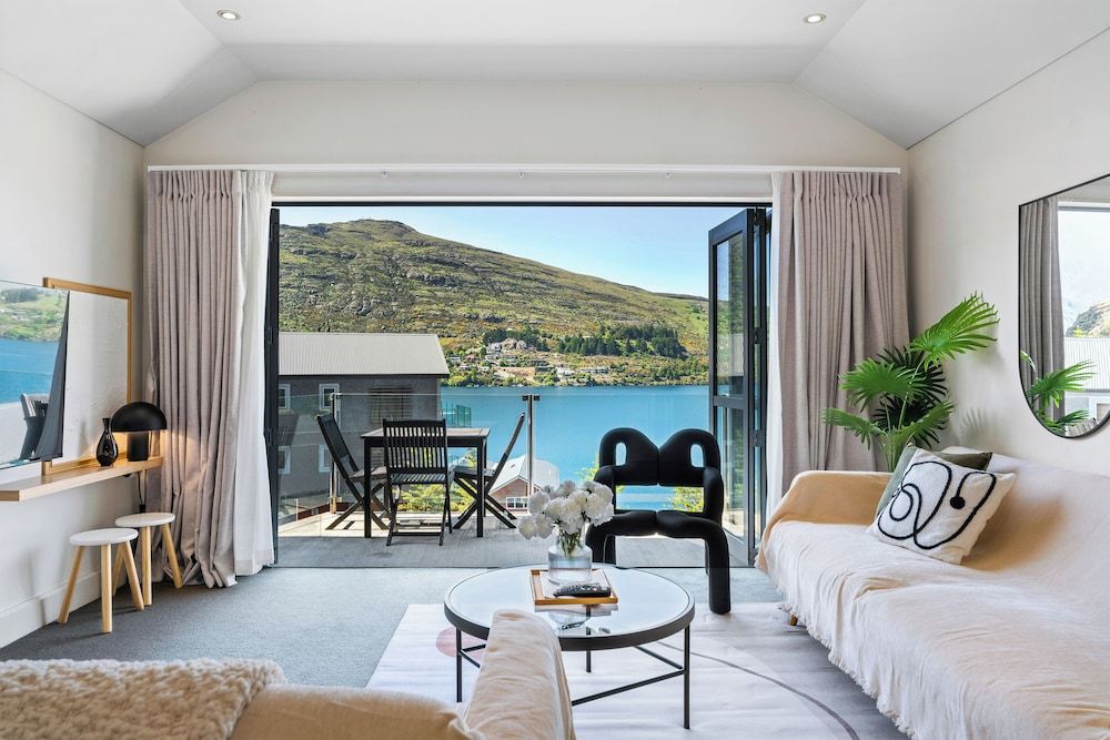 undefined Lakefront Getaway 8