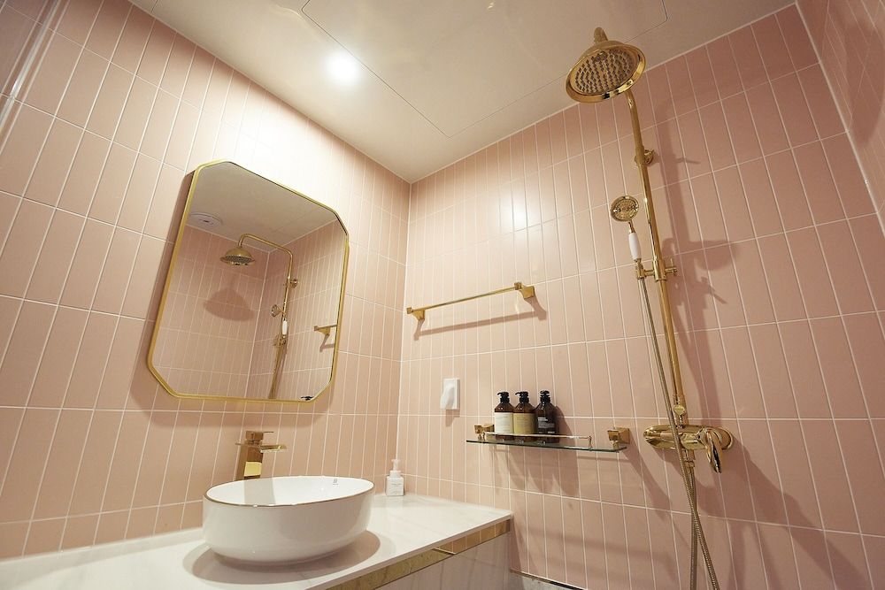 Den Basta Signature Hotel Standard Double Room 9