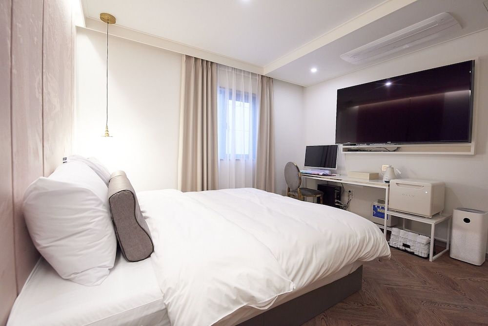 Den Basta Signature Hotel Standard Double Room 5