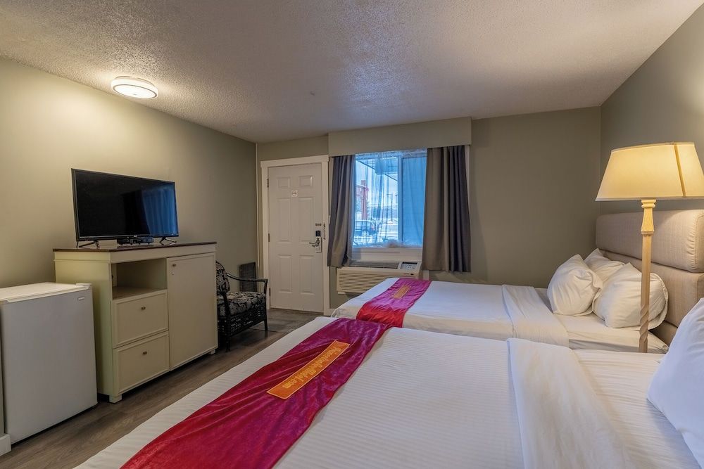 Deluxe Double Room, 2 Queen Beds, Non Smoking, Kitchenette