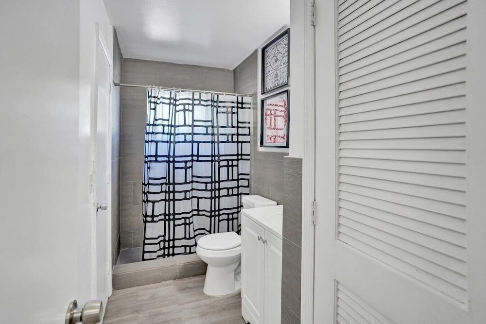 Miami 4 Bedroom Home, 10 Guests BBQ Museums & Art House (4 Bedrooms) 11