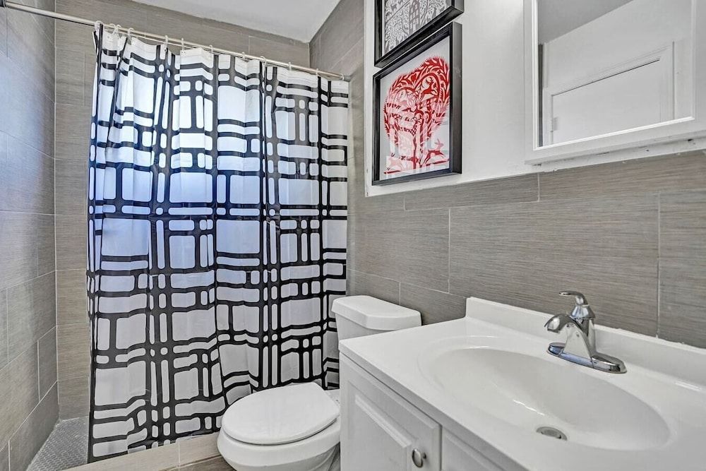 Miami 4 Bedroom Home, 10 Guests BBQ Museums & Art House (4 Bedrooms) 10