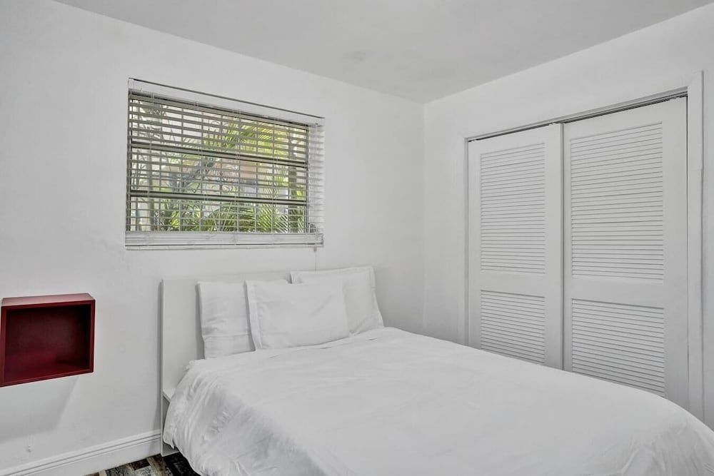 undefined Miami 4 Bedroom Home, 10 Guests BBQ Museums & Art 7