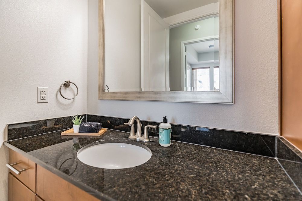 The Luxury Suites of Houston Comfort Suite, 1 Bedroom 13