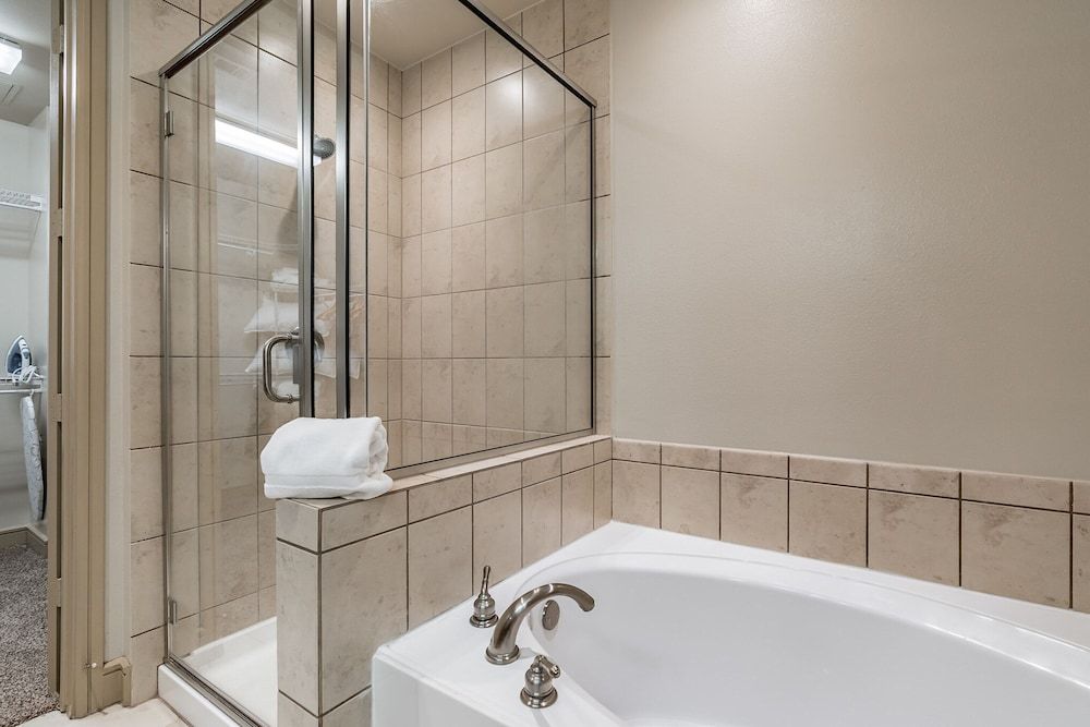 The Luxury Suites of Houston City Apartment, 1 Bedroom, Non Smoking 11