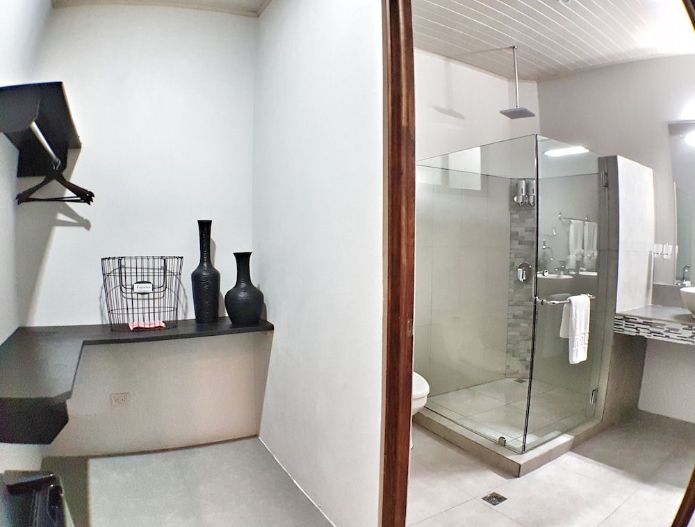 Yellow Tree Suites Honeymoon Suite, 1 Queen Bed, Hot Tub, Hill View 6