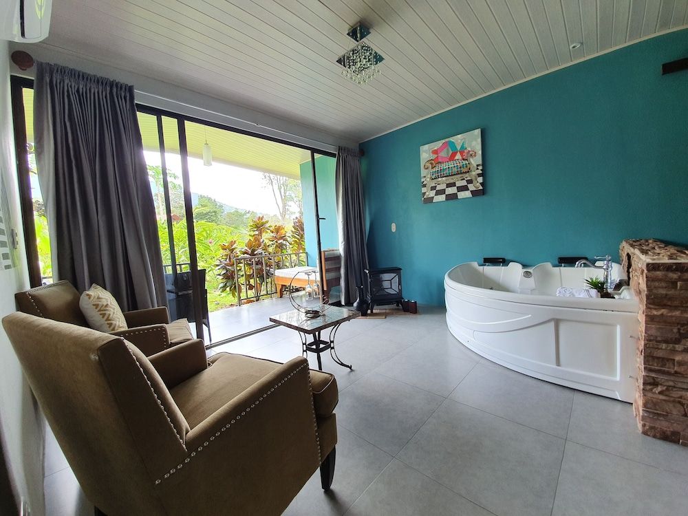 Yellow Tree Suites Honeymoon Suite, 1 Queen Bed, Hot Tub, Hill View