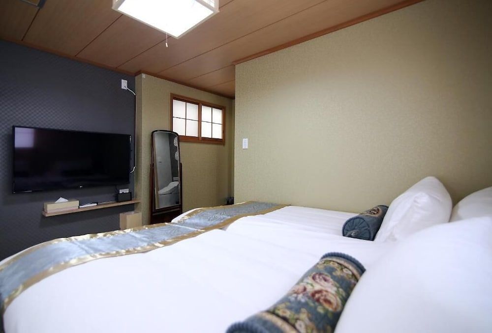 Shinjuku Global Hotel Room, Multiple Beds (GS301) 6