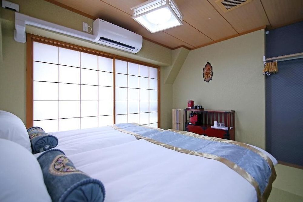 Shinjuku Global Hotel Room, Multiple Beds (GS301) 5